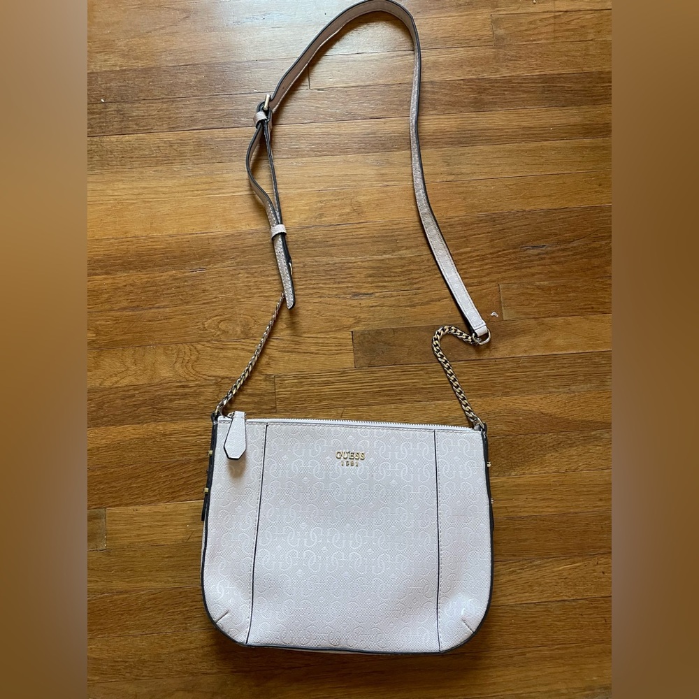 Never Used. Guess Crossover bag. 8x10. Perfect for summer!!